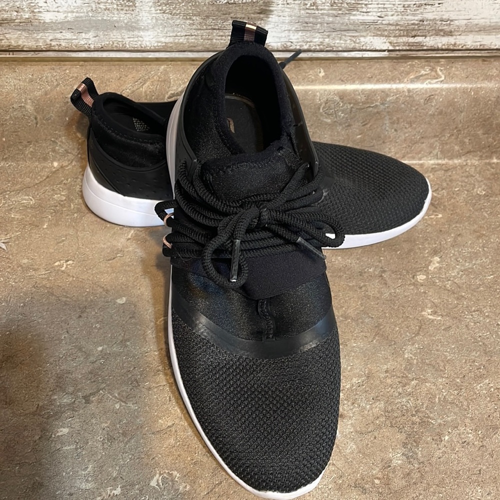 Fabletics Size 8 - image 1